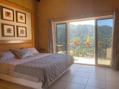 Showstopper 3-bedroom condo with AC & WiFi with phenomenal Mismaloya Bay views
