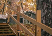 Cozy Lake Front Cottage, Escape with Amenities
