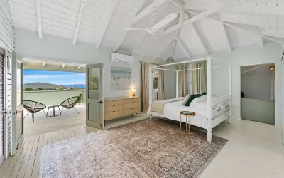 Ocean Views, Solar, Generator Private 3 Bedroom Home Hotels near Magens Bay