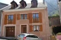 Self-contained apartment in house in Cauterets Hotels in Cauterets