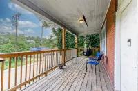 Awesome House, 5 minutes to DT, 2 miles to Stadium and Ruby Memorial!