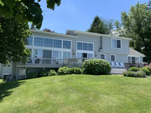 Lakefront Oasis near Lewiston & Niagara Falls