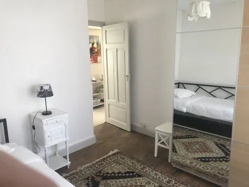Appartement 2 à 4 p et Jardin en Bord de Rivière, en Coeur de Ville, Proche lac