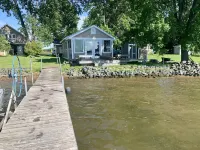 Sunset Point West facing cottage. Amazing spot RIGHT on the water!!!