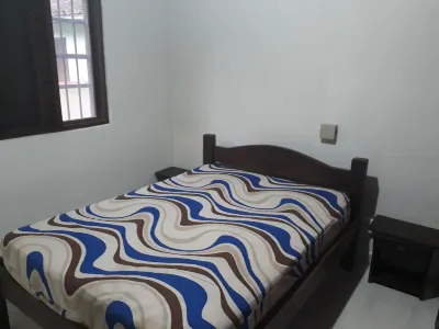 SPACIOUS 4 BEDROOM HOUSE UP TO 14 PEOPLE/ 6 PARKING SPACES/ 150M FROM MARANDUBA BEACH WIFI Hotels in Praia do Sape