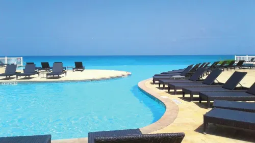 Steps from Beach Posh Villa Optional Golf Cart