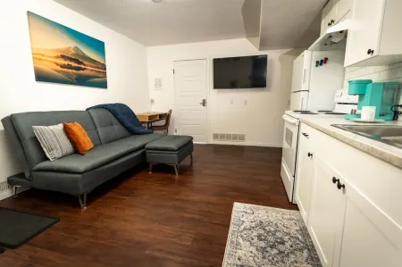 Private Ground Level Suite with Full Kitchen