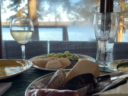 Rooty’s Way in PEC Отели в г. Леннокс энд Аддингтон Каунти