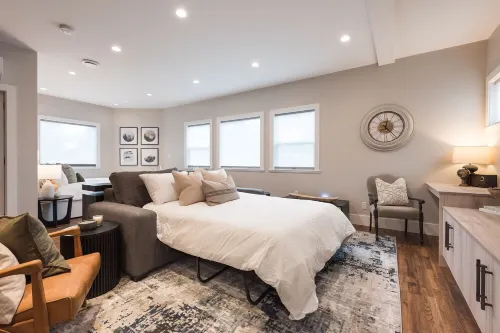 Cozy, Bran New Private fully furnished studio downtown Chilliwack.