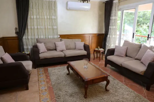The villa has 3 bedrooms,3 bathrooms,a dining area, and a patio with garden view