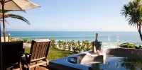 Whale Bay Surf Bach + Spa - Absolute Waterfront
