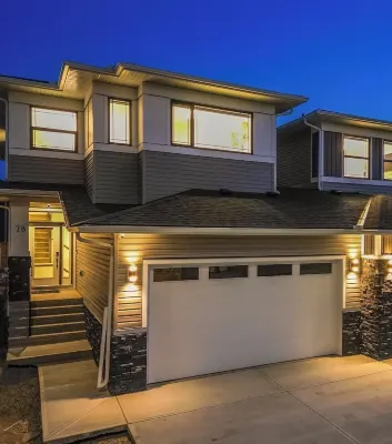 Excellent Home for your Family Reunion, Occasion Guest, Retreats & Conferences. Hotels in Chestermere