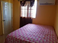 Elaine's Ocean View Dwelling โรงแรมใน