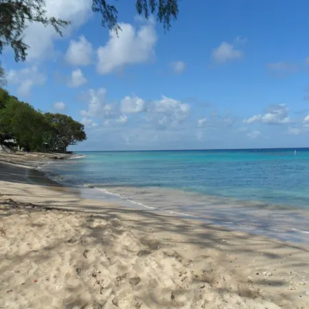 Only 3 mins walk to Beach and Beach Club