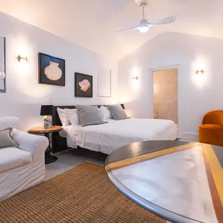Pink Palms at Cable Beach - 4 Bedroom - 1 Minute to Beach