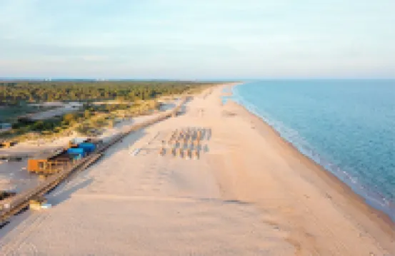 (RARE Traditional Family Villa 100m from the beach and city centre