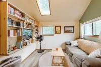 The Nook, a craftsman studio with everything you need
