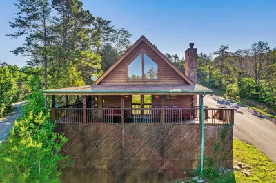 Resort Cabin Near the Lake, 2 King Suites, 4 Twin Beds in Kids Loft Hotels near Sims Point