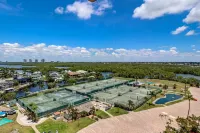 INCREDIBLE VIEWS 10th FLOOR , POOLS AND BALCONY READY