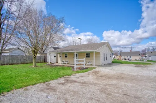 Lovely 2-Bedroom Home Located Close To It All