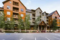Snow Life - 2bed/2bath Walk to Ski + Pool/Hot Tub