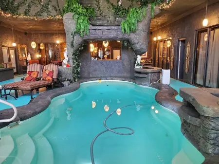 Entire 4 Suite Botique Hotel like home w/ Indoor Pool & Waterfalls