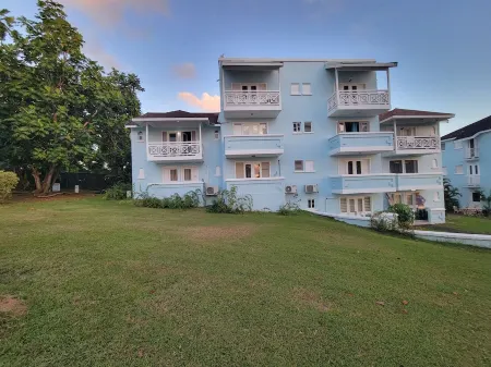 NEGRIL OCEAN VIEW APARTMENT Отели рядом с достопримечательностью «Буби Кей»
