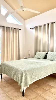 Villa Sirena 4 Bedroom Beach Villa with Private  Pool. Sleeps 8. Hotel a 