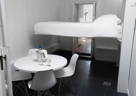 Apartment in 17th century Monument near Amsterdam Отели в г. Монникендам