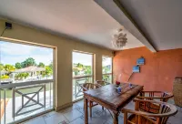 Spacious apartment,  lagoon view, minutes away from beach and town! 10% DISC