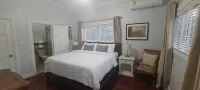 Ocean Breeze 2-bedroom 2-Bath in Nassau w/ Pool, AC, WiFi, Barbecue.