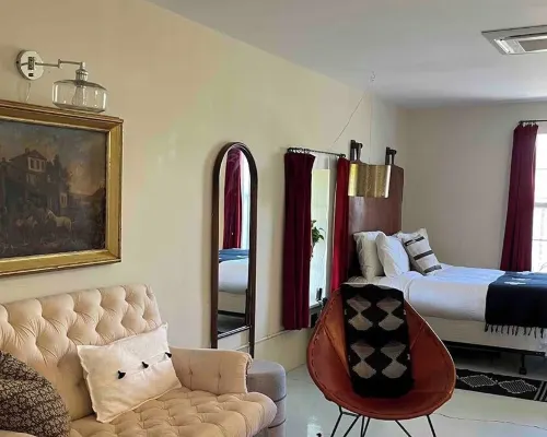 Dickson Casita - Private Guesthouse in Marfa, Texas โรงแรมในมาร์ตา