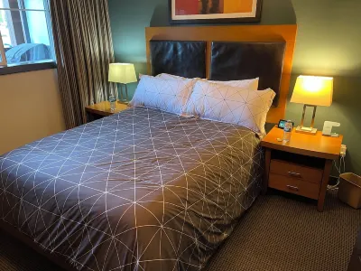 Cozy 1-bedroom condo with fitness room, WiFi in brilliant Dead Man's Flats Hotel a 