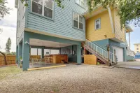 Steps to Beach, Outdoor Perks! Indian Rocks Condo - 駐車場