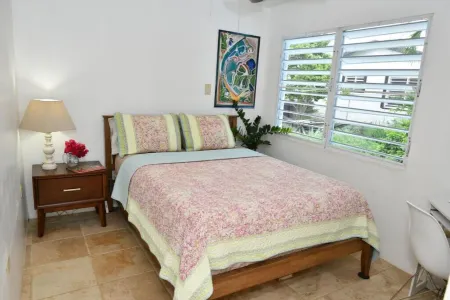 Modern Chic 1BR Apt w/ W/D & Island Fruit Garden