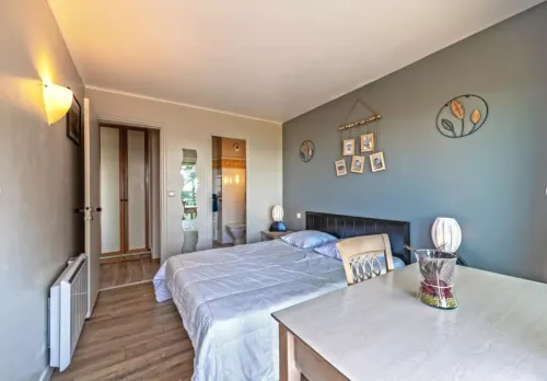 Apartment with stunning sea views and equipped with heated swimming pool