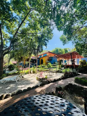 Siwõ Art Guesthouse Hotels near Mirador Playa Coco
