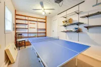 Family Home w/ Ping-pong & Fire Pit in Lexington - homestay