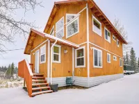 5 Mi to Kasilof River: Forest-view Retreat w/ Deck Hotels in Cohoe