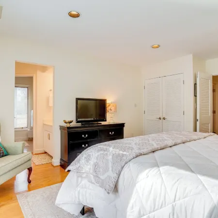 The White Elephant Inn Getaway w/ Pool & Hot Tub!