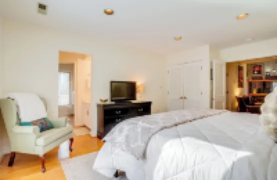 The White Elephant Inn Getaway w/ Pool & Hot Tub!