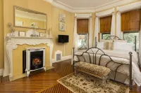 Reynolds Mansion B&B Hotels in Boggs Township
