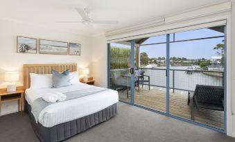 Captains Cove Resort - Waterfront Apartments