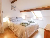 Hen Ysgubor Cottage Hotels in Llanycil