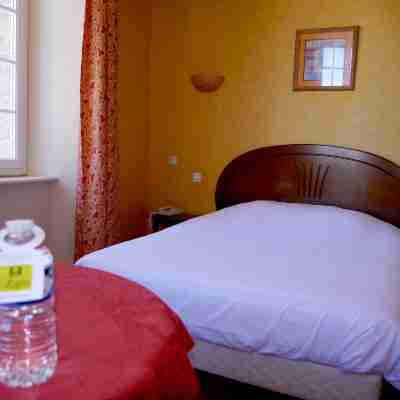 Logis Hôtel du Commerce Rooms