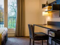 Parkhotel Auberge Vincent Hotels near Stratum