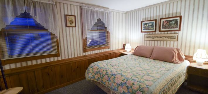 Stowe Cabins in the Woods Hotels in Washington County