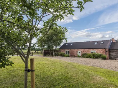 Barnfields Holiday Cottage Hotels near Biddulph Library