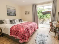 Rhianwen, Plas Moelfre Hall Barns