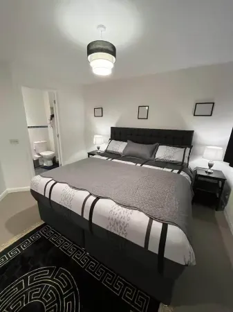 Central 2-Bed Apartment - Sleeps 5 & Free Parking Отели рядом с достопримечательностью «University of Derby»